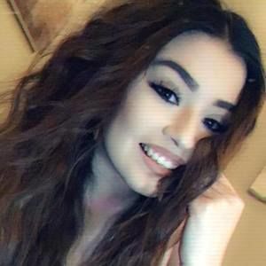 Meet your Posher, Roxanna